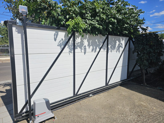 Garduri din panouri sandwich