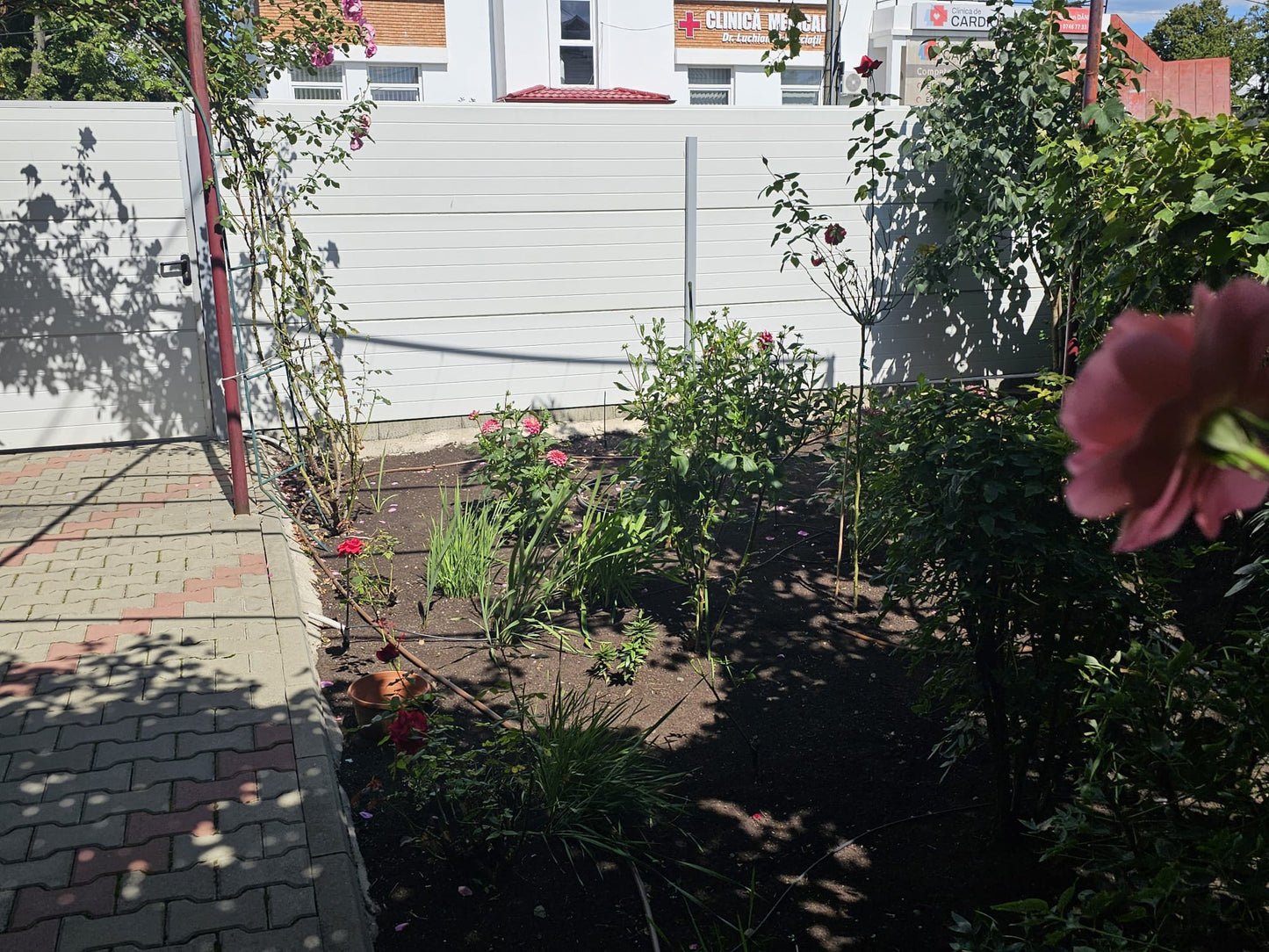 Garduri din panouri sandwich